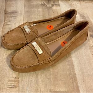 New Tahari Leather Loafers
